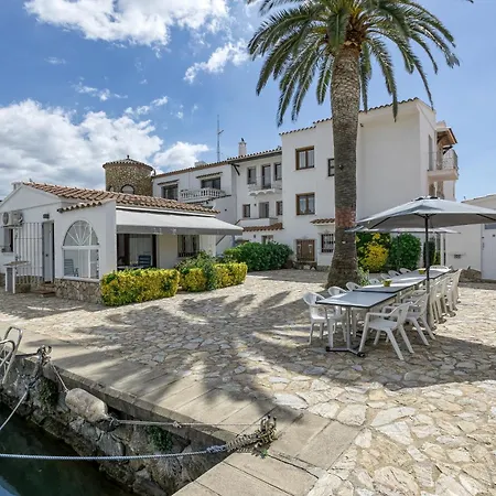 Salins 1 Apartment